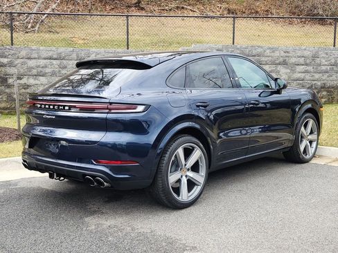 Used 2024 Porsche Cayenne Coupe image 2