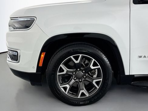 Used 2024 Jeep Wagoneer Series III AWD/4WD image 11