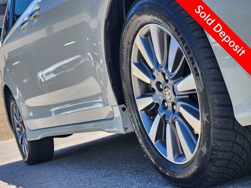 Used 2020 Toyota Sienna XLE w/ XLE Navigation Package AWD/4WD image 7