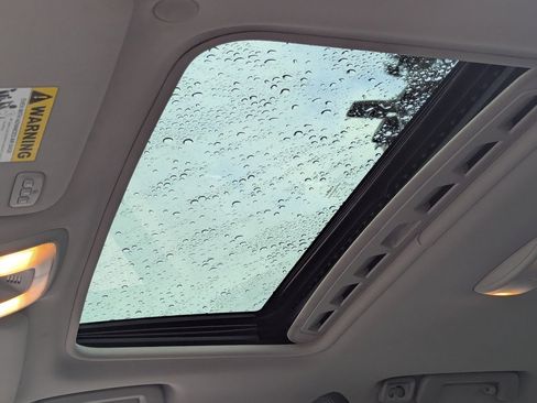 Used 2016 Volvo XC70 T5 Premier w/ Proximity Package image 22