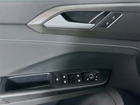 New 2026 Volkswagen Taos SE image 21