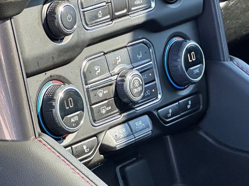 Used 2023 Chevrolet Suburban RST w/ Luxury Package image 16