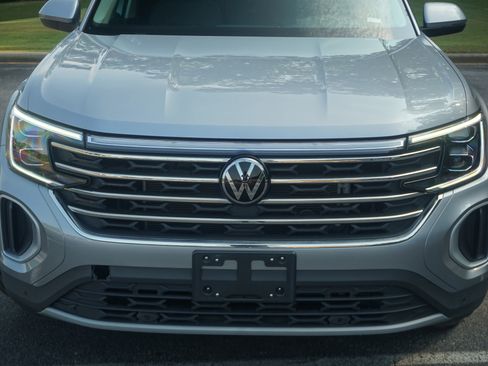 Used 2024 Volkswagen Atlas SE w/ Panoramic Sunroof Package image 12