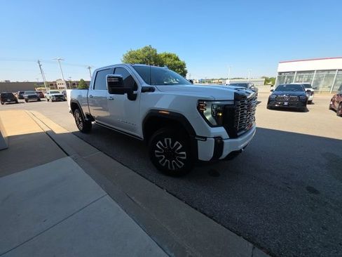 Used 2025 GMC Sierra 2500 Denali Ultimate w/ Max Trailering Package AWD/4WD image 4