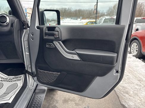 Used 2014 Jeep Wrangler Unlimited Sahara w/ Max Tow Package image 25