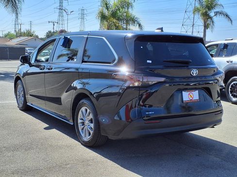 Certified 2025 Toyota Sienna LE FWD image 6