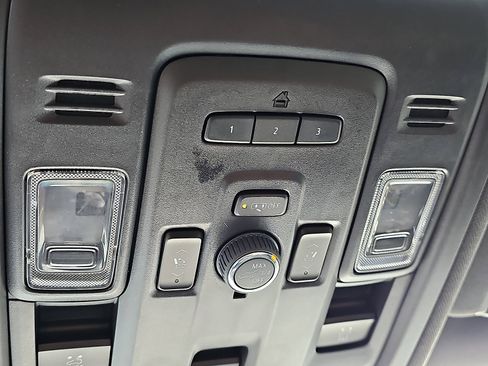 Used 2023 Chevrolet Tahoe Z71 w/ Luxury Package image 31