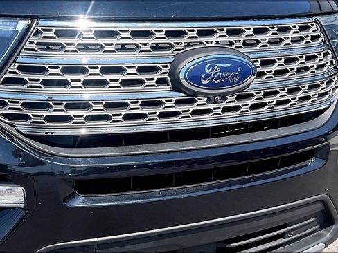 Used 2021 Ford Explorer Limited w/ Equipment Group 301A AWD/4WD image 39