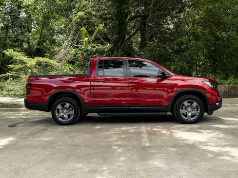 Used 2025 Honda Ridgeline TrailSport image 10