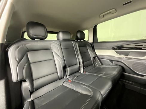 Used 2025 Lincoln Nautilus Premier image 22