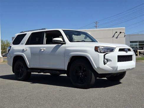 Used 2017 Toyota 4Runner SR5 Premium image 4