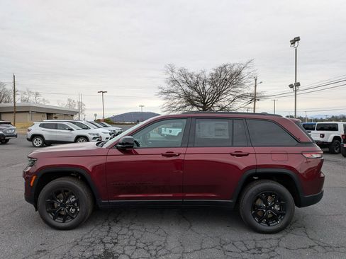 New 2025 Jeep Grand Cherokee Altitude image 8