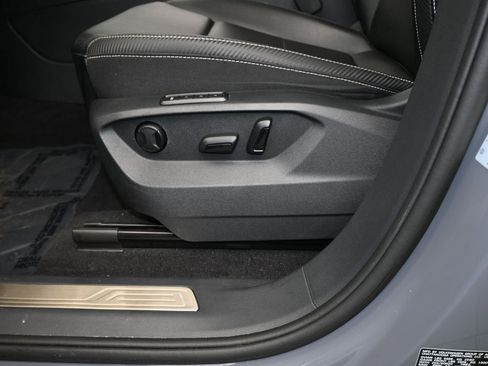 Used 2022 Volkswagen Atlas Cross Sport SEL R-Line image 16