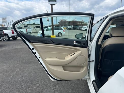 Used 2014 Kia Cadenza Premium w/ Luxury Package image 9