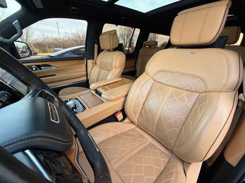 Used 2022 Jeep Grand Wagoneer Series III w/ Rear Seat Video Group 1 image 17