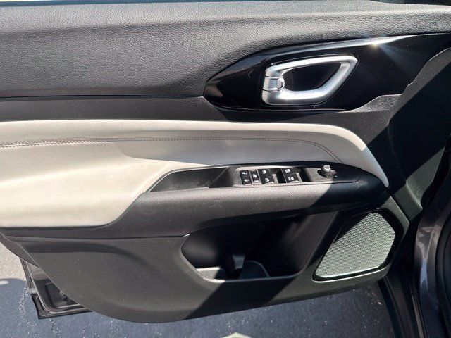 Used 2022 Jeep Compass Limited AWD/4WD image 19