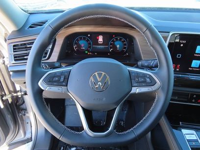 New 2026 Volkswagen Atlas SE w/ Panoramic Sunroof Package