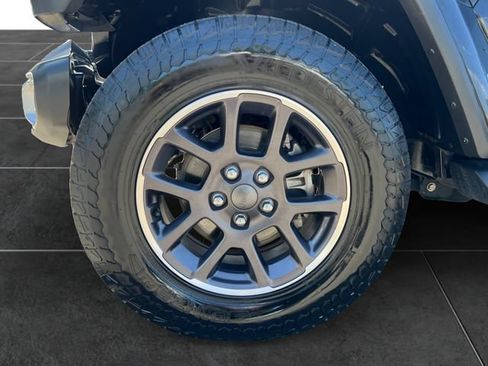 Used 2021 Jeep Gladiator Overland AWD/4WD image 9