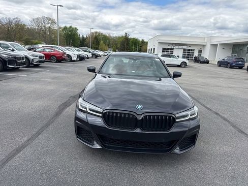 Used 2023 BMW 530e xDrive w/ Premium Package AWD/4WD image 2