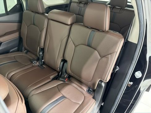 Used 2025 Honda Pilot Elite image 16