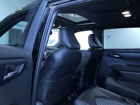 Certified 2025 Toyota Highlander XSE AWD/4WD image 19