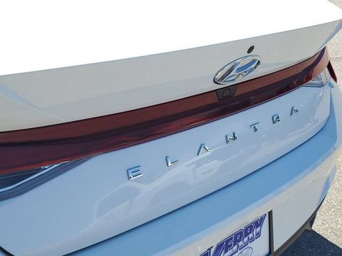 Used 2021 Hyundai Elantra SEL FWD image 7