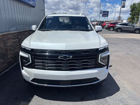 Used 2025 Chevrolet Suburban High Country w/ Sun And Tow Package AWD/4WD image 3