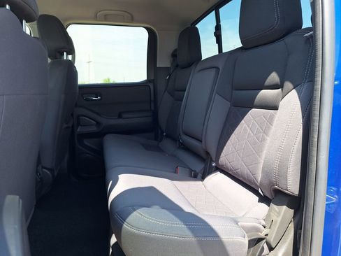 Used 2025 Nissan Frontier SV w/ SV Convenience Package image 23