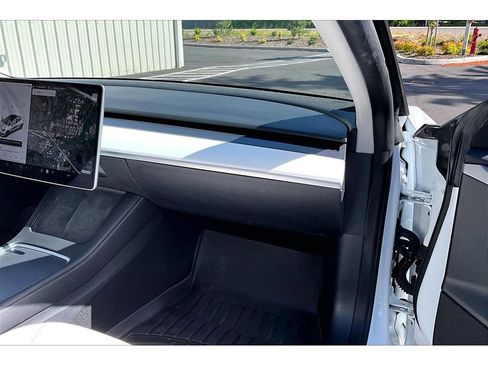 Used 2022 Tesla Model 3 Long Range AWD/4WD image 16