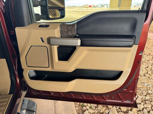 Used 2017 Ford F250 Lariat w/ Chrome Package image 26