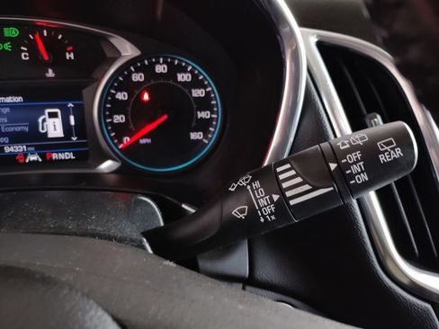Used 2020 Chevrolet Equinox LT FWD image 28