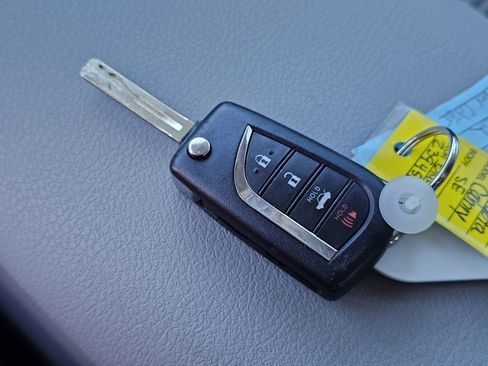 Used 2024 Toyota Camry SE image 29