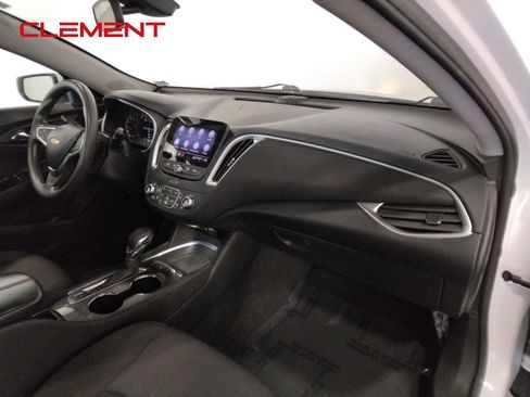 Used 2022 Chevrolet Malibu LT FWD image 38
