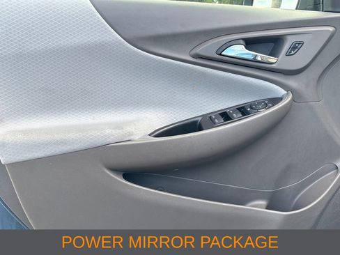 Used 2025 Chevrolet Malibu LT FWD image 3