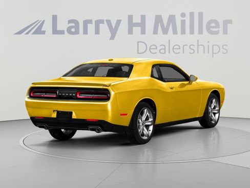 Used 2017 Dodge Challenger SXT Plus RWD image 2