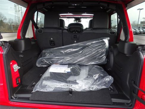 New 2025 Jeep Wrangler Sahara w/ Technology Group image 19