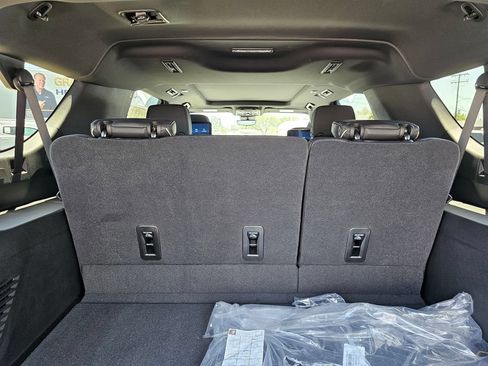 New 2026 Chevrolet Suburban Premier AWD/4WD image 15