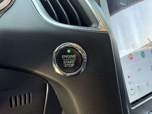 Used 2021 Ford Edge Titanium FWD image 21