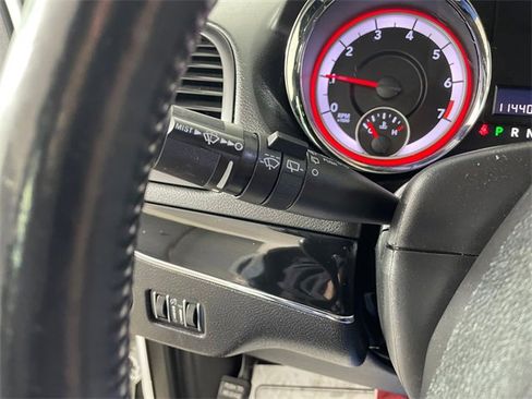 Used 2015 Dodge Grand Caravan SXT image 13