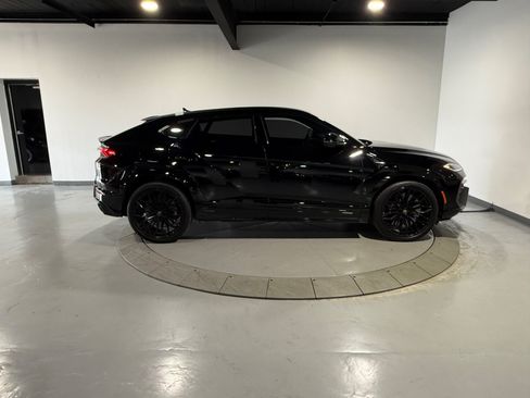 Used 2025 Lamborghini Urus SE AWD/4WD image 11