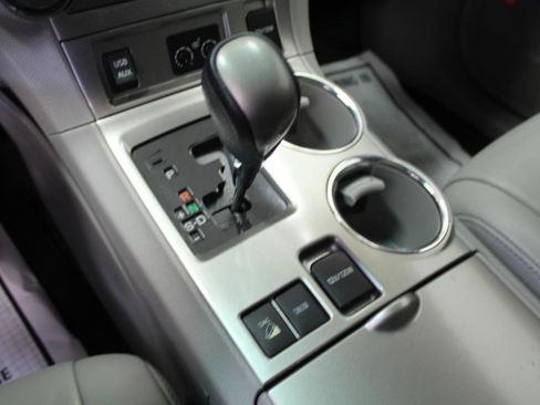 Used 2012 Toyota Highlander SE w/ Tow Pkg AWD/4WD image 18