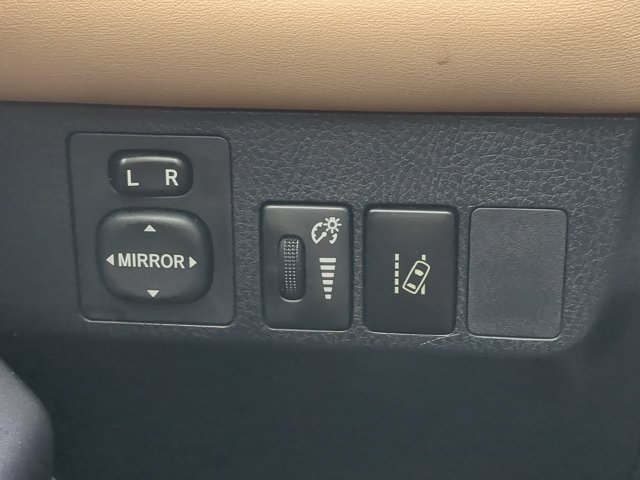 Used 2017 Toyota RAV4 XLE w/ All Weather Liner Package AWD/4WD image 26