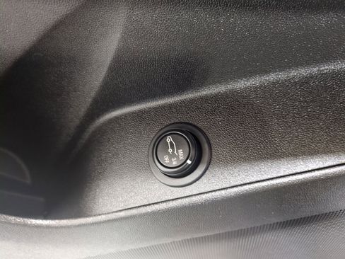Used 2018 Chevrolet Equinox LT AWD/4WD image 18