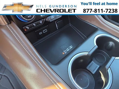 Used 2024 Chevrolet Suburban High Country w/ Advanced Technology Package image 32