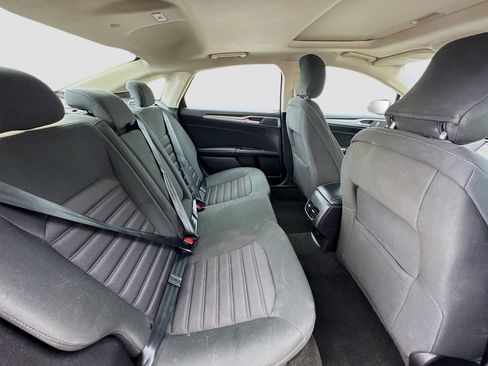 Used 2019 Ford Fusion SE image 19