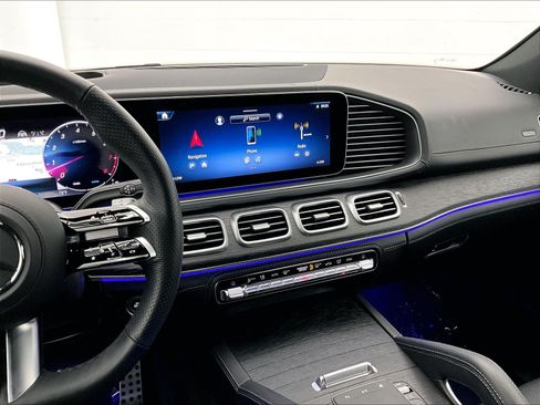 Used 2026 Mercedes-Benz GLS 580 4MATIC image 5