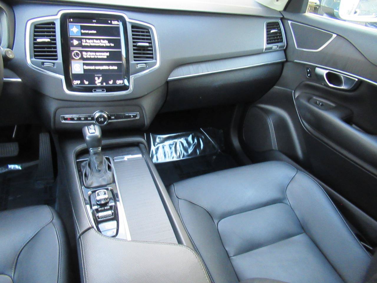 Used 2020 Volvo XC90 T5 Momentum AWD/4WD image 17