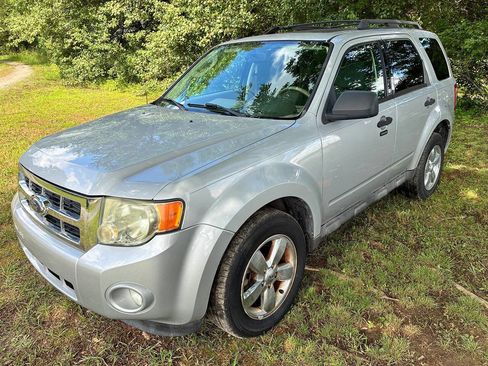 Used 2009 Ford Escape XLT FWD image 2