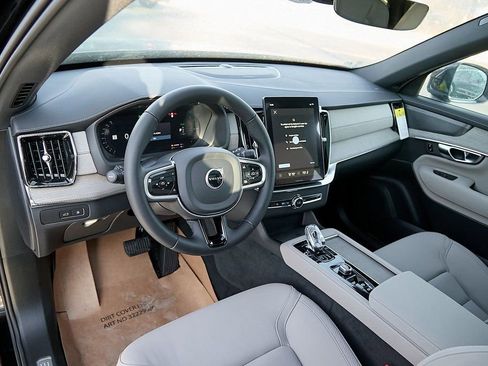 New 2026 Volvo XC90 T8 Plus w/ Protection Package Premier image 11