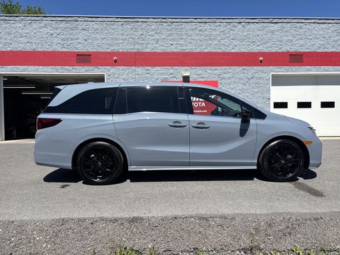 Used 2025 Honda Odyssey Sport-L image 2